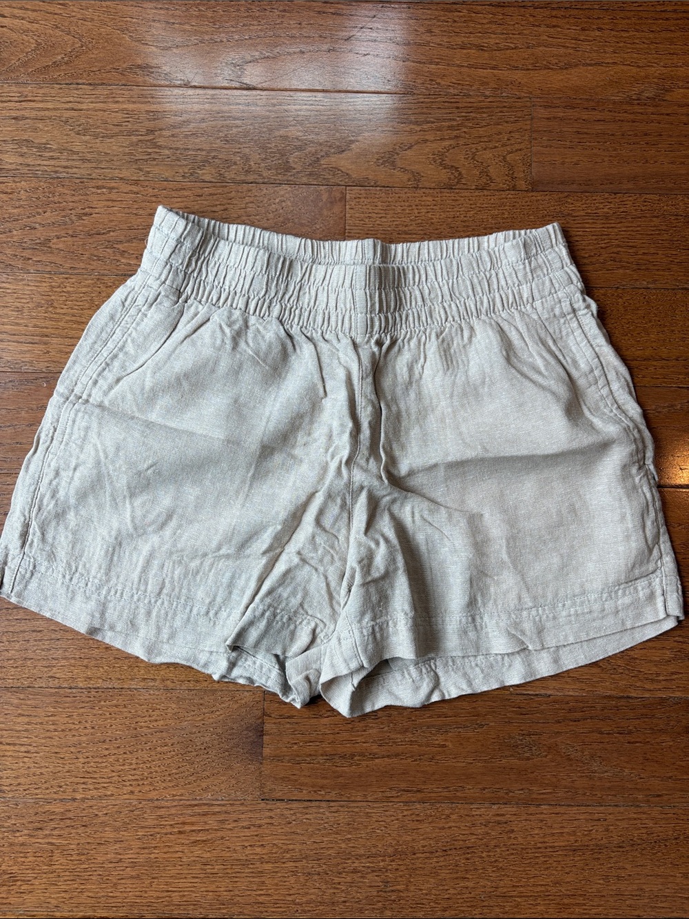 NWOT - Women’s Linen-Blend Elastic Waist Cream Shorts